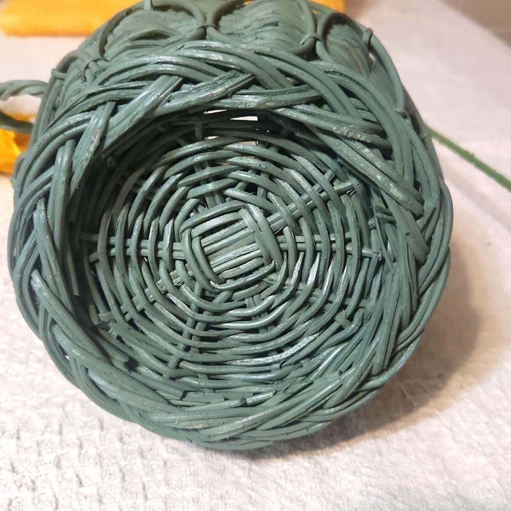 THRESHOLD Rattan Vase. - Picture 8 of 9